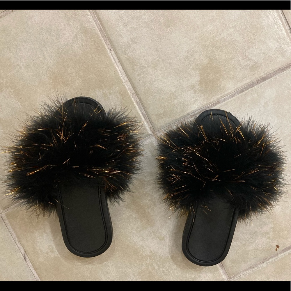Black Queen 👑 Fur Slides - Picture 4 of 4